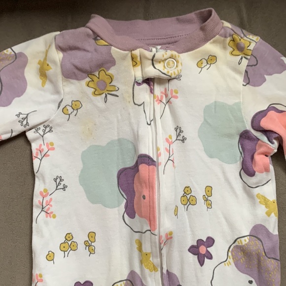 3/$25 bundle of Carter’s Onesies - Picture 3 of 9